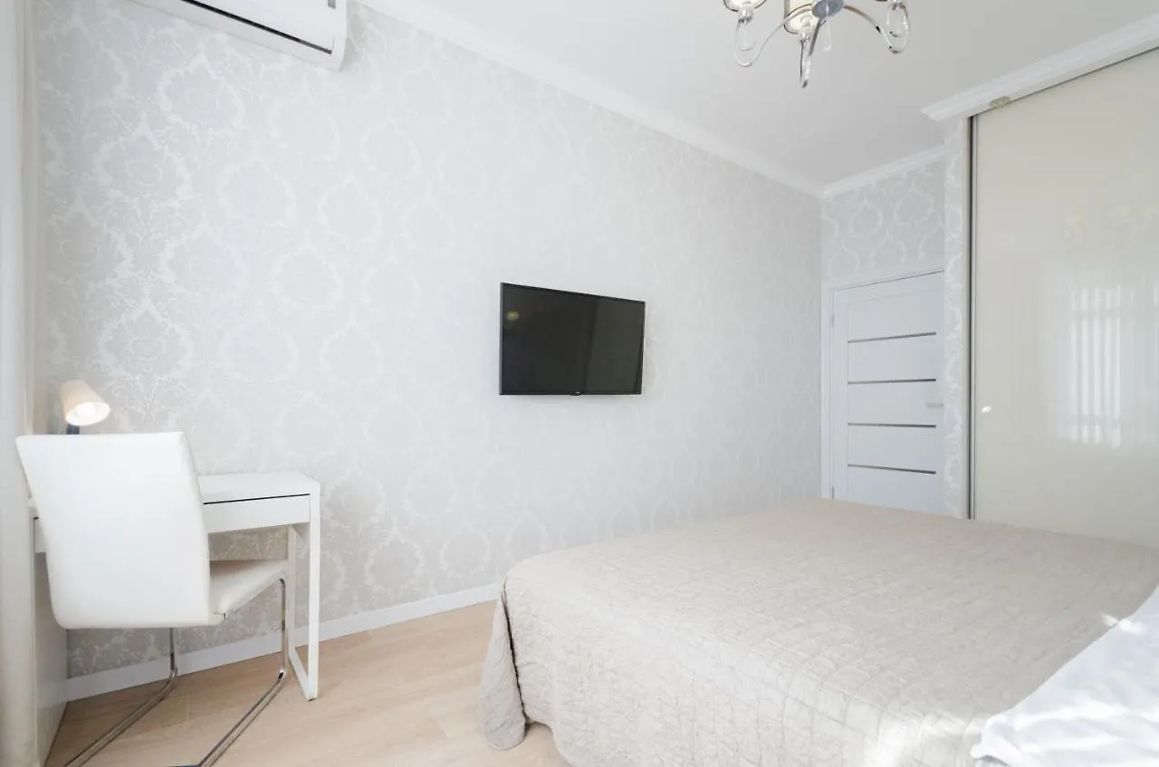 Petrovdom 197-214-182 In Cozy Apartment In Residence Complex Central Park Kijów