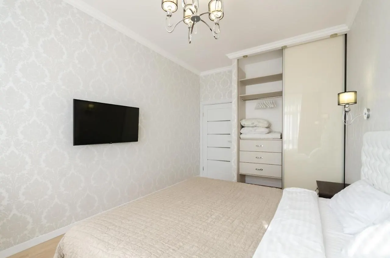 Petrovdom 197-214-182 In Cozy Apartment In Residence Complex Central Park Kiev