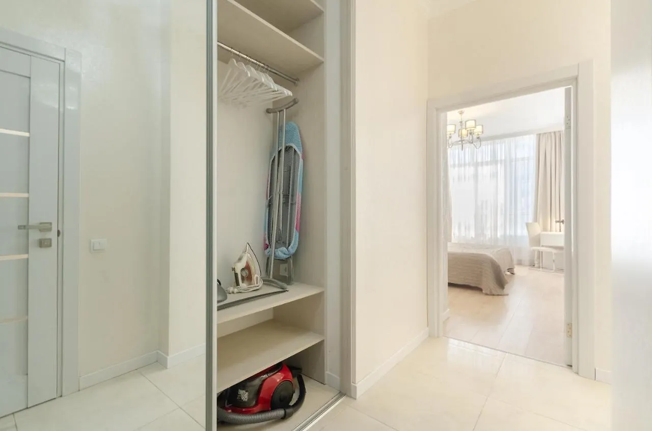 Petrovdom 197-214-182 In Cozy Apartment In Residence Complex Central Park Kiev 0*,  Ukrayna