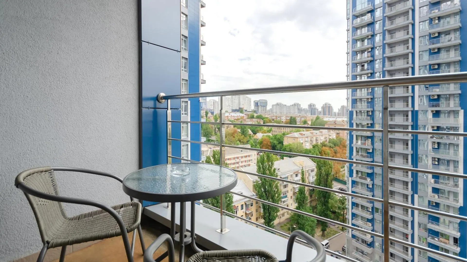 Petrovdom 197-214-182 In Cozy Apartment In Residence Complex Central Park Kiev