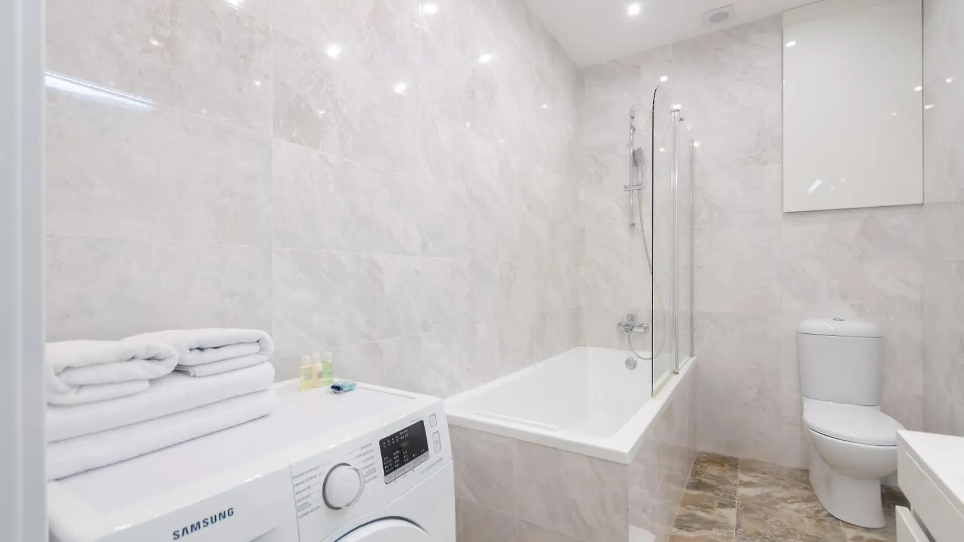Petrovdom 197-214-182 In Cozy Apartment In Residence Complex Central Park Kiev