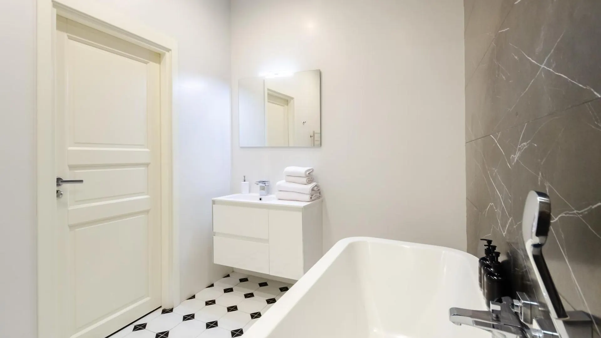 Petrovdom 197-214-182 In Cozy Apartment In Residence Complex Central Park Kiev Ukrayna