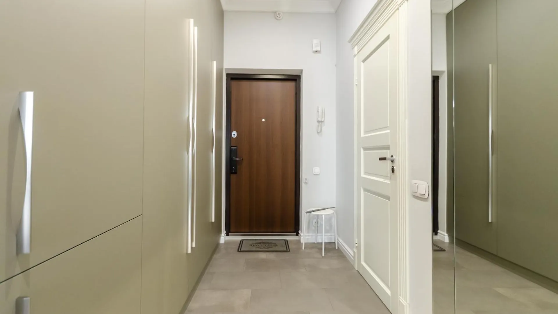 Petrovdom 197-214-182 In Cozy Apartment In Residence Complex Central Park Kiev Ukrayna