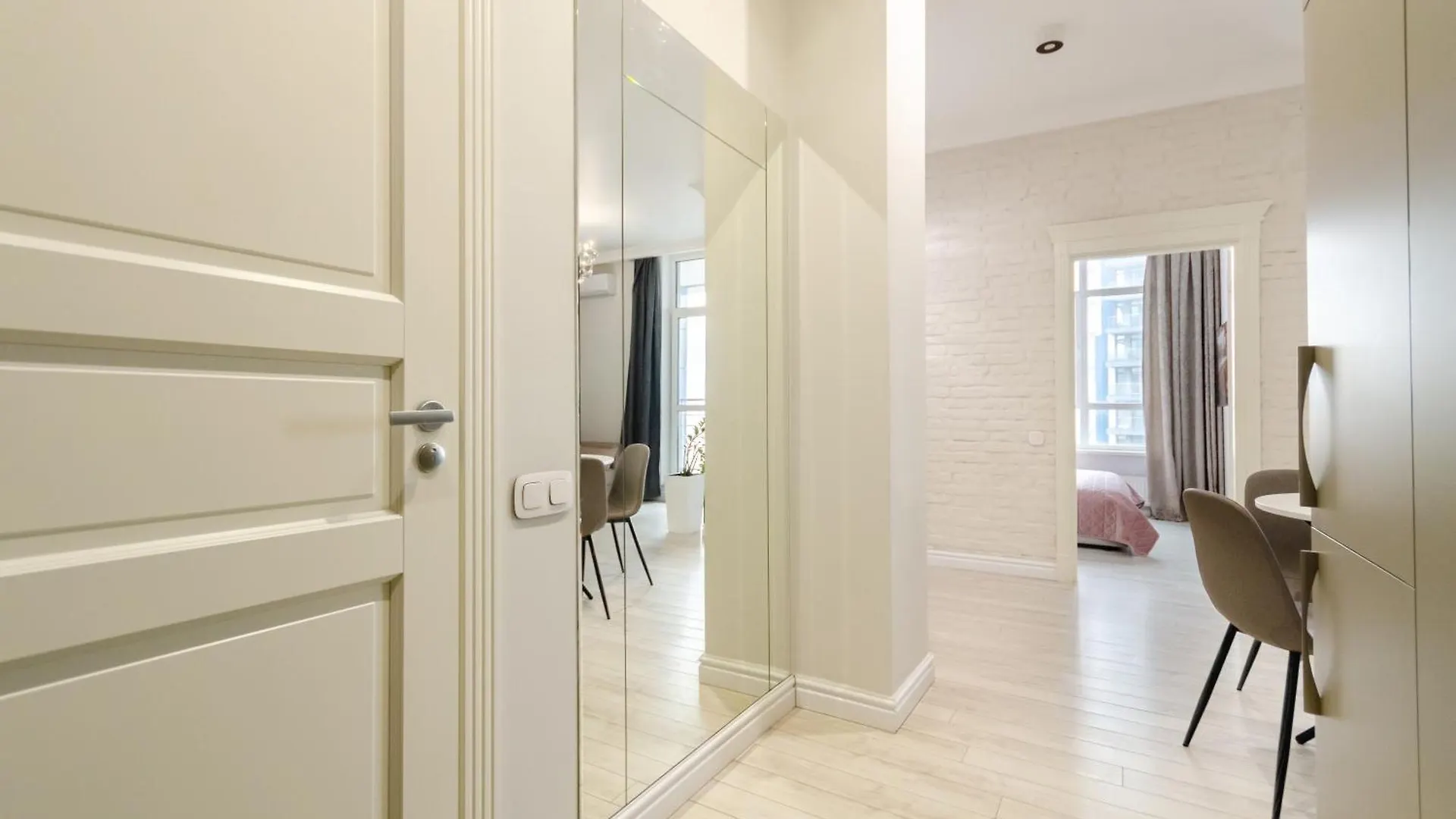 Petrovdom 197-214-182 In Cozy Apartment In Residence Complex Central Park Kiev