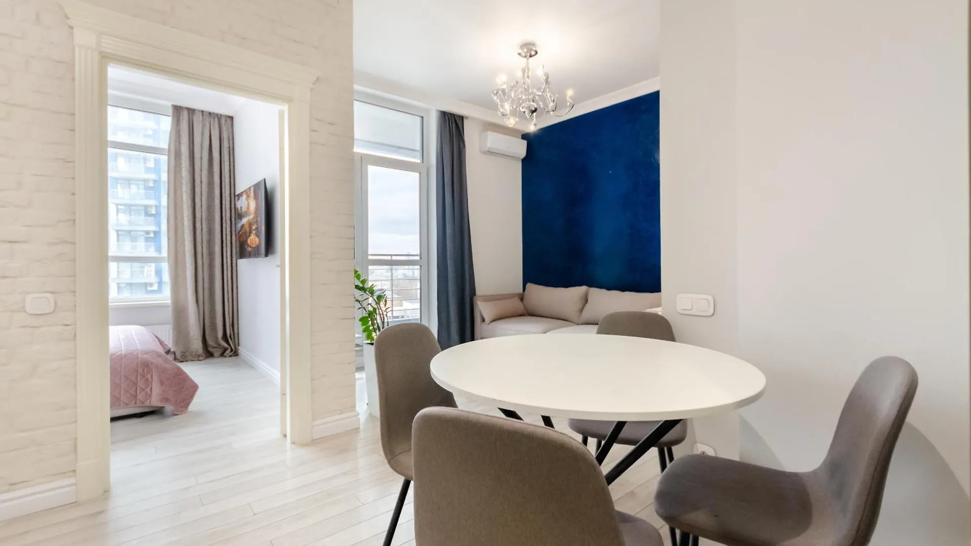 Petrovdom 197-214-182 In Cozy Apartment In Residence Complex Central Park Kiev
